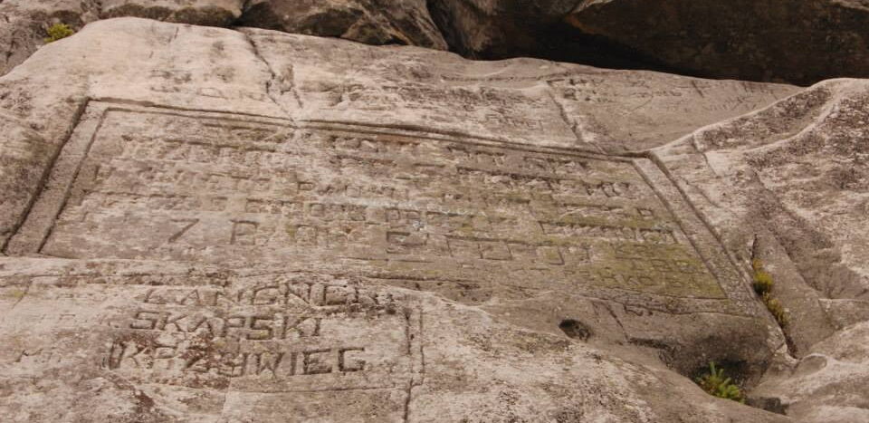 Автографи і петрогліфи: чим знаменитий Писаний Камінь
